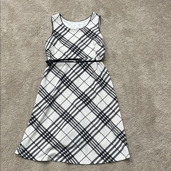 Motherhood Maternity Black and White Dress with thin belt over baby bump - Picture 2 of 4